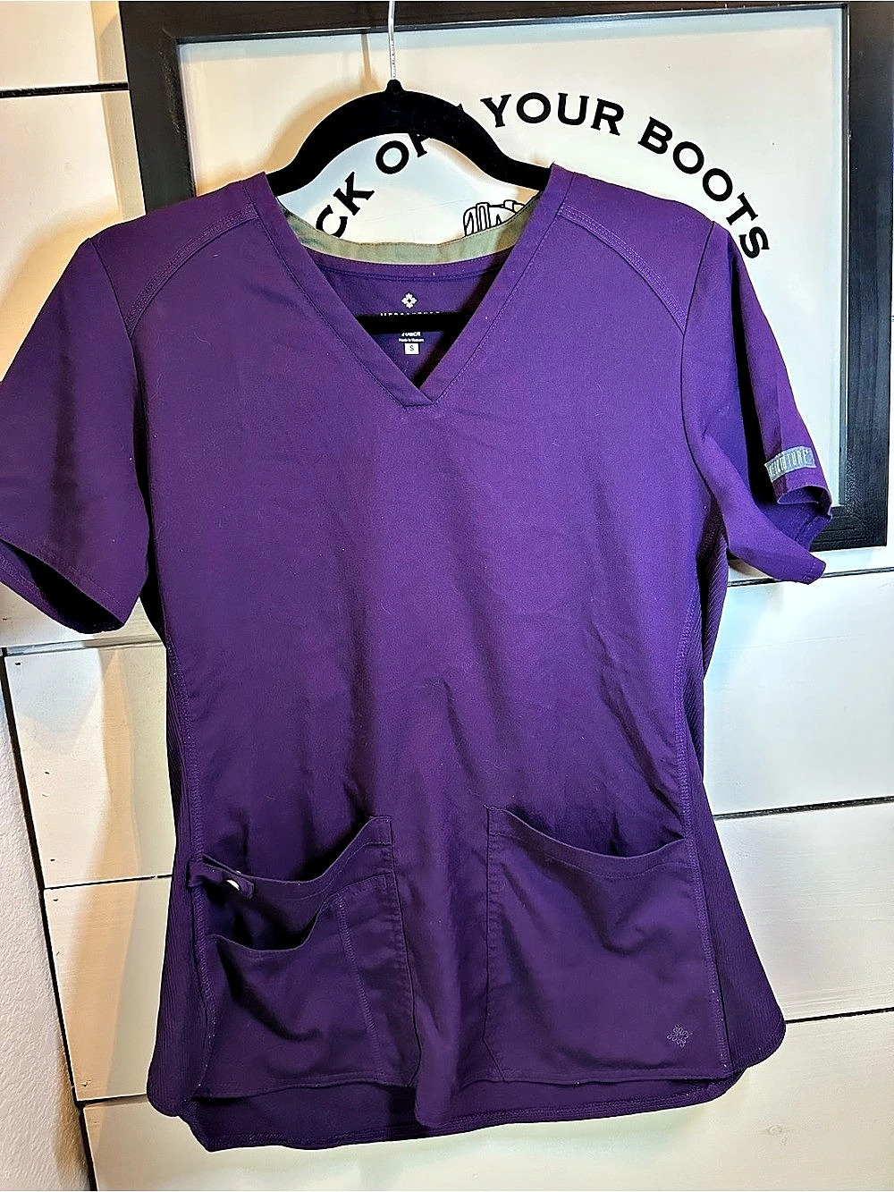 MedCouture Touch Women'Small Purple Scrub Top Size Small Like New